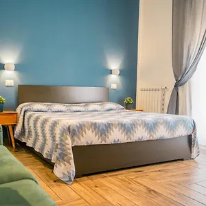 Frühstückspension Hub Ferroviario - 12 Posti Letto Per Il Tuo Gruppo A Con Wifi E Netflix, Neapel